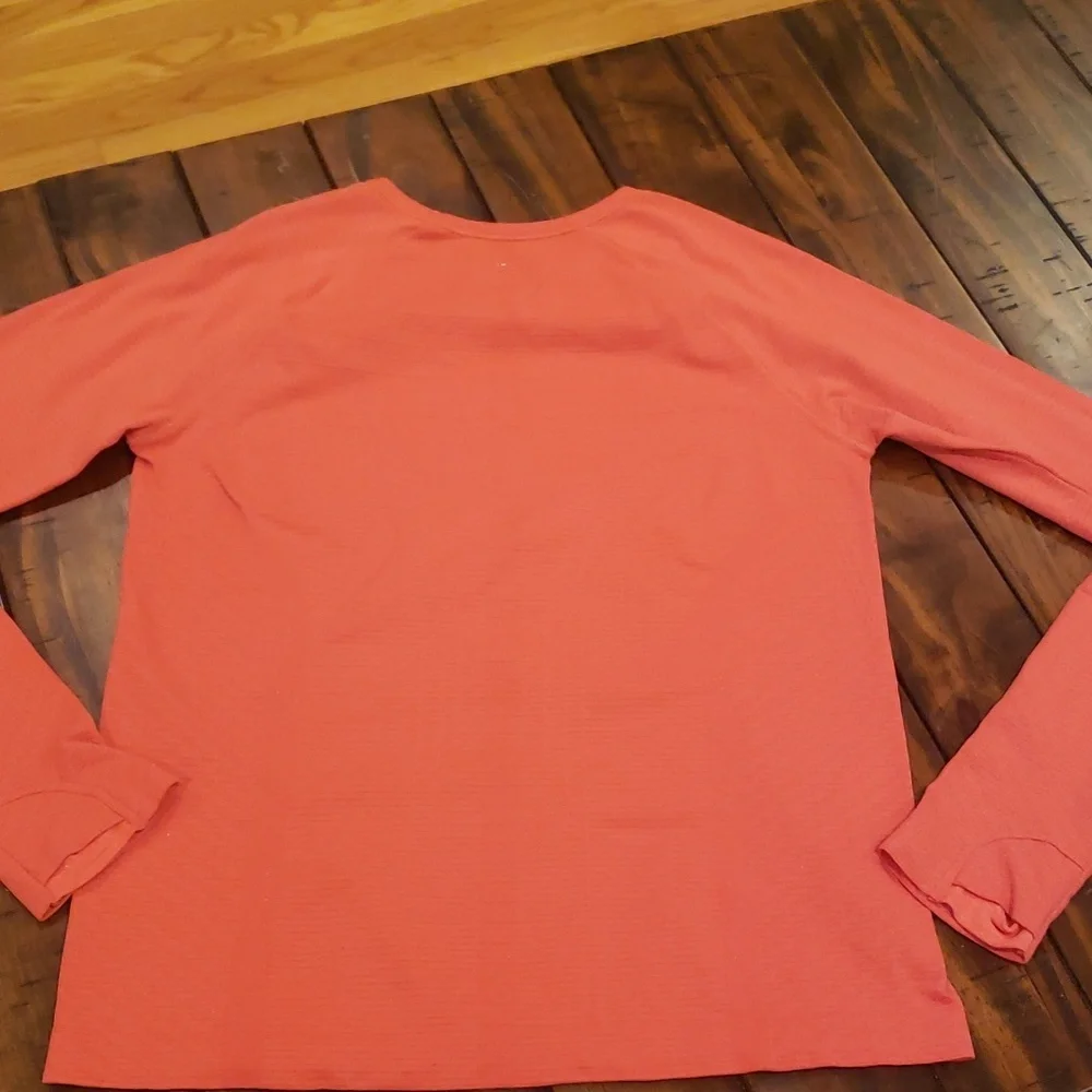 Athleta shimmer power up top